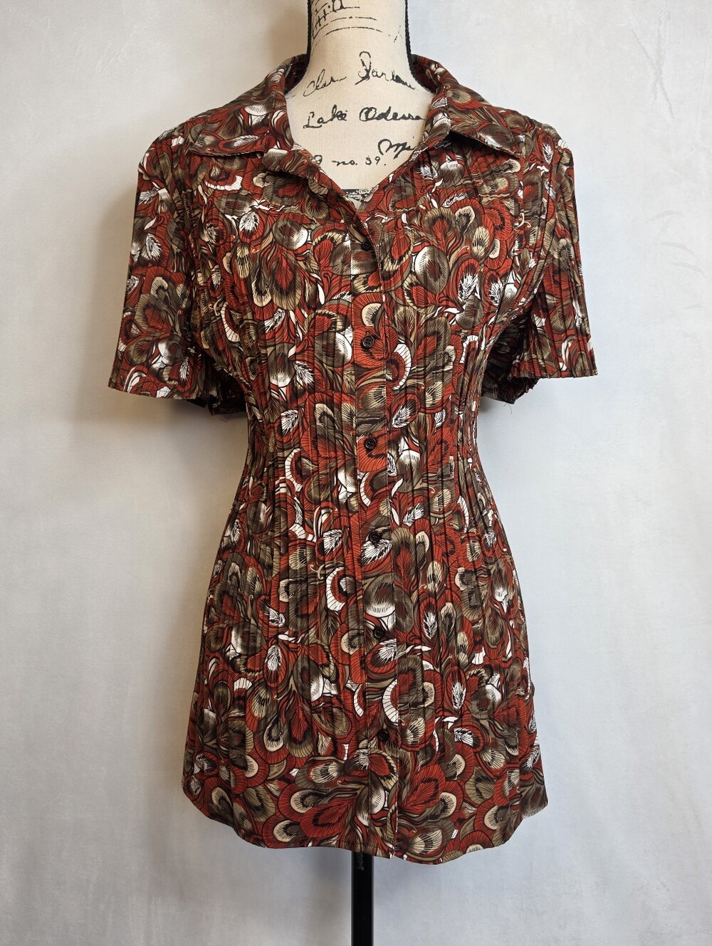 East 5th Woman Pleated Feather Print Short Sleeve Top Rust Brown 3X